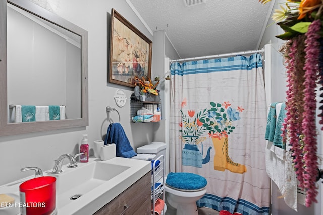 full bath featuring a textured ceiling, vanity, toilet, and a shower with curtain