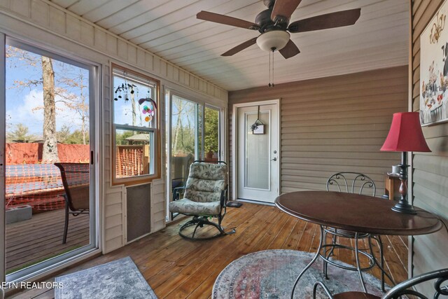 sunroom / solarium featuring a ceiling fan