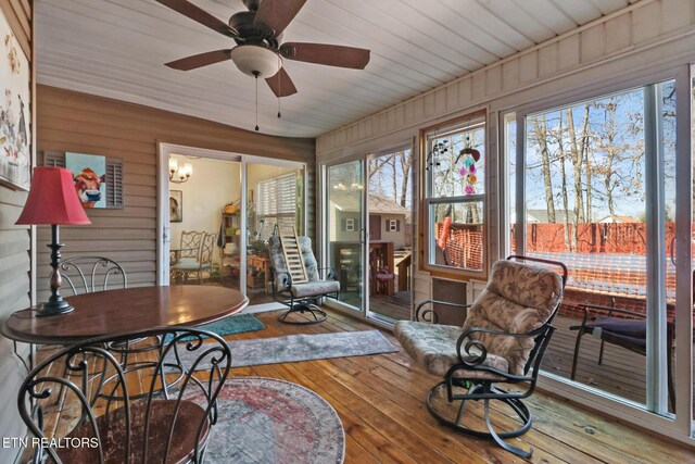 sunroom / solarium featuring a ceiling fan