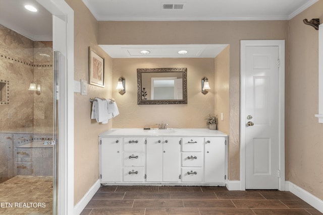 bathroom with wood tiled floor, visible vents, a tile shower, and crown molding