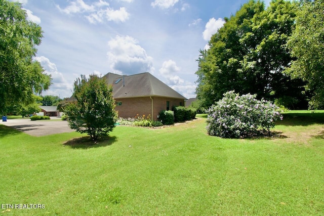 1689 Peppertree Dr, Alcoa, TN 37701 - view of grassy yard