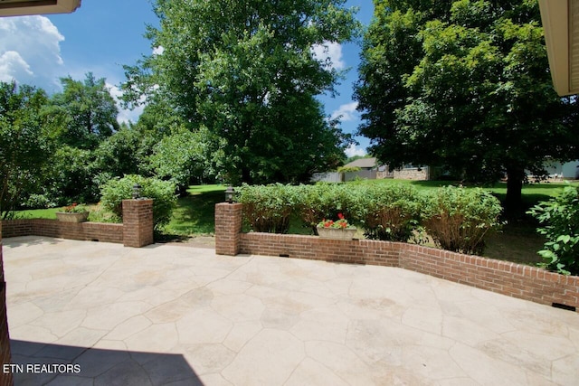 1689 Peppertree Dr, Alcoa, TN 37701 - view of patio