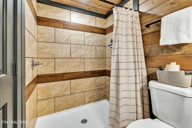 bathroom featuring toilet and tiled shower