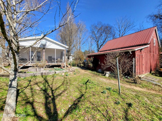 view of yard with an outdoor structure and a barn