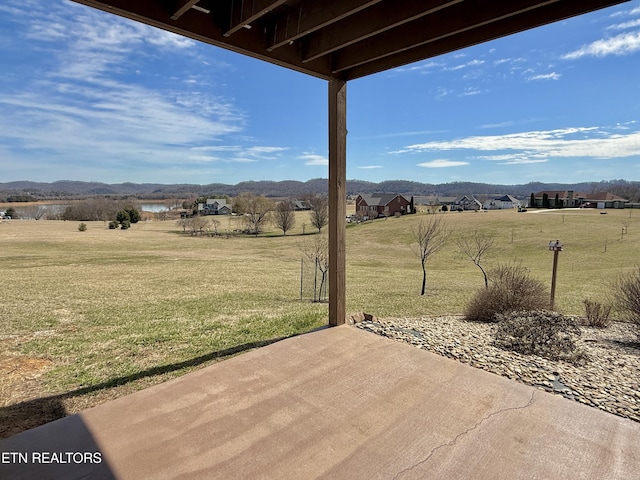 view of yard featuring a patio area