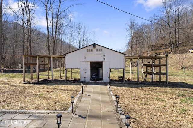 view of outdoor structure featuring an outdoor structure