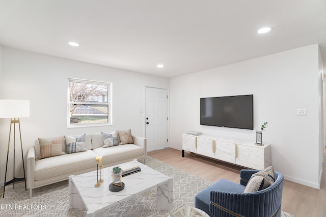 2247 W Gilbert Ln, Knoxville, TN 37920 - living area featuring light wood-style flooring, recessed lighting, and baseboards