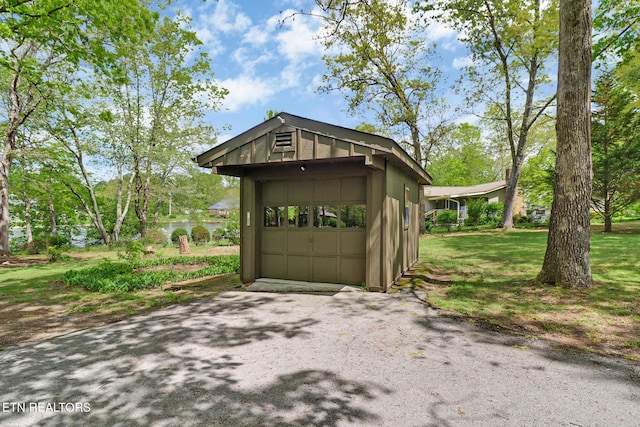 2024 Cravens Dr, Crossville, TN 38572 - detached garage with asphalt driveway