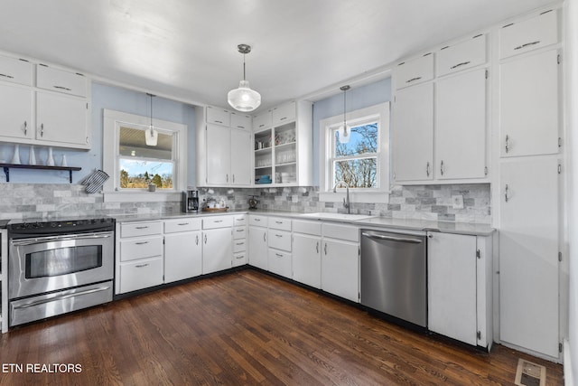 kitchen with light countertops, visible vents, decorative backsplash, appliances with stainless steel finishes, and a sink