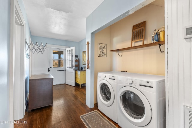 laundry room featuring laundry area, dark wood-style flooring, and independent washer and dryer