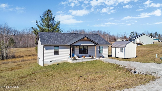 modern inspired farmhouse with driveway, a storage shed, crawl space, an outdoor structure, and a front lawn