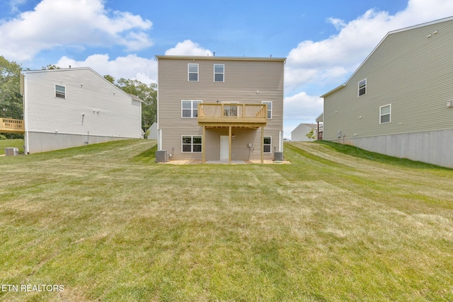 943 Utopia Ln, Knoxville, TN 37932 - rear view of property featuring central AC unit, a lawn, and a wooden deck