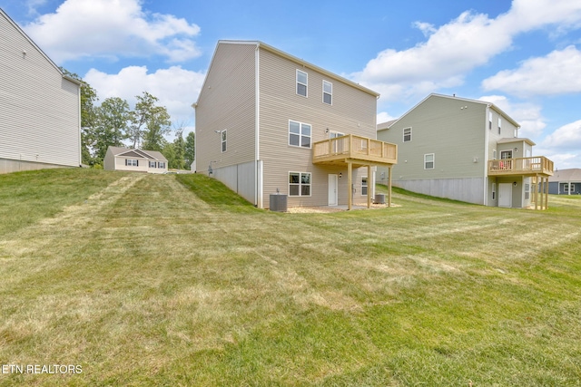 943 Utopia Ln, Knoxville, TN 37932 - back of house with central AC unit, a yard, and a deck