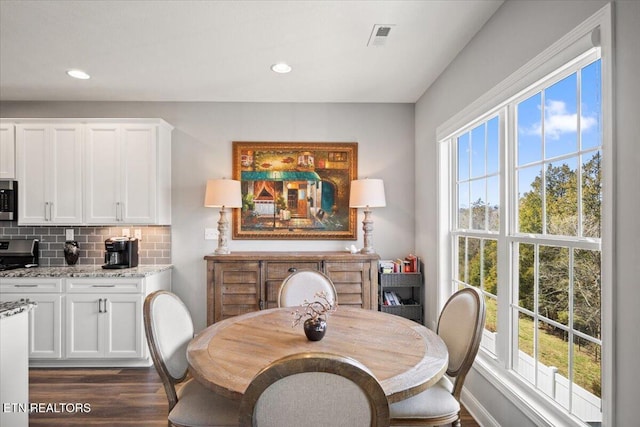 dining area featuring plenty of natural light, visible vents, dark wood finished floors, and recessed lighting