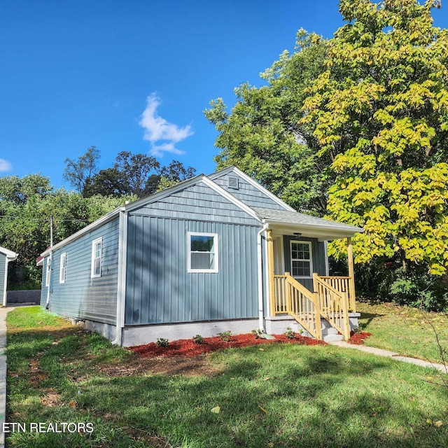 view of front of home featuring board and batten siding and a front yard