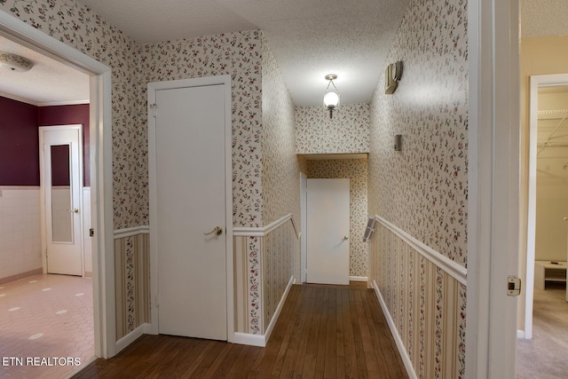 610 Hudson St, Athens, TN 37303 - hall featuring hardwood / wood-style flooring, wainscoting, a textured ceiling, and wallpapered walls