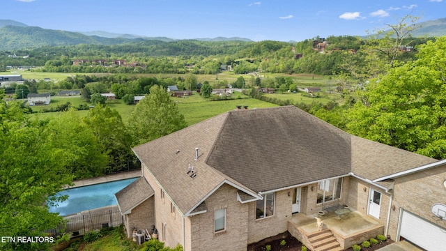 birds eye view of property featuring a mountain view