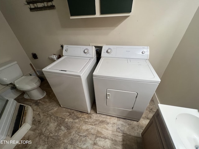 washroom with laundry area and washer and clothes dryer