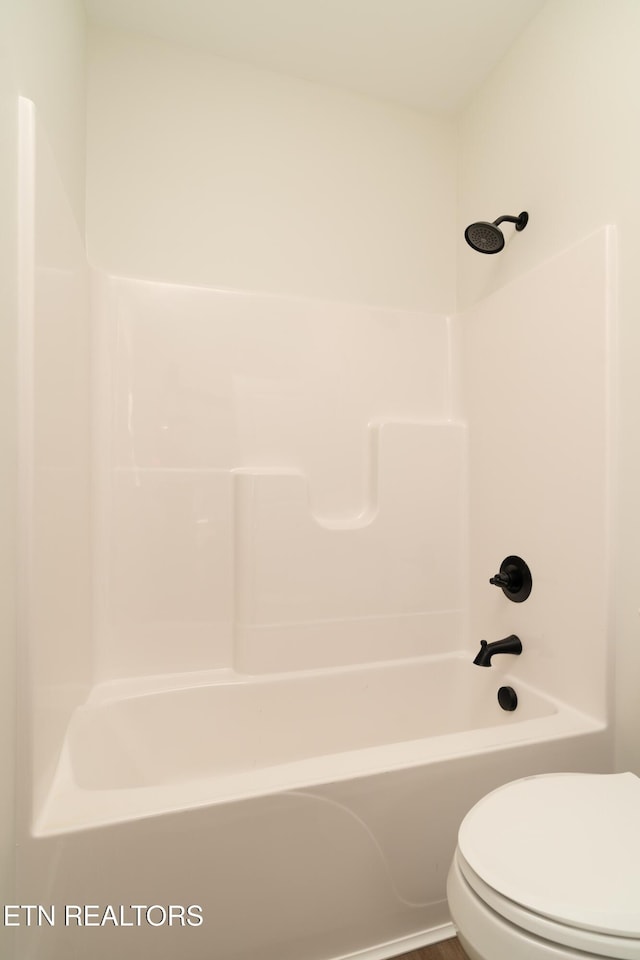 1229 N Main St, Sweetwater, TN 37874 - full bath with toilet and bathtub / shower combination