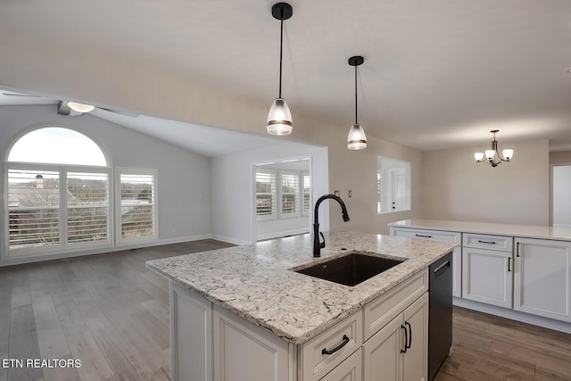 kitchen featuring open floor plan, a center island with sink, dishwashing machine, wood finished floors, and a sink