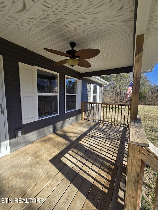 deck with ceiling fan