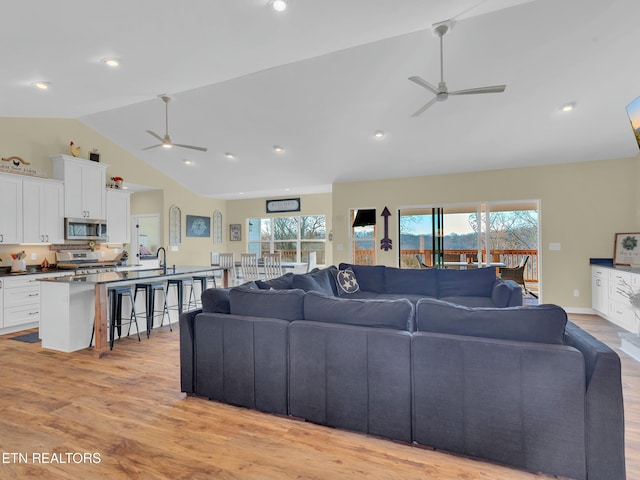 living room featuring light wood-style flooring, recessed lighting, baseboards, and ceiling fan