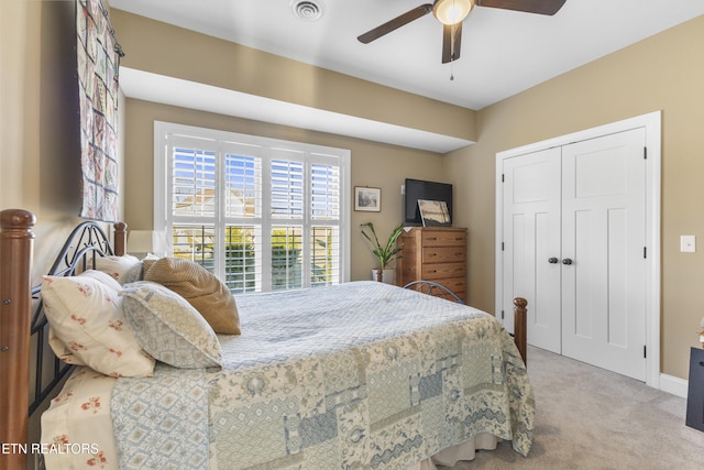 bedroom featuring a ceiling fan, carpet, visible vents, and a closet