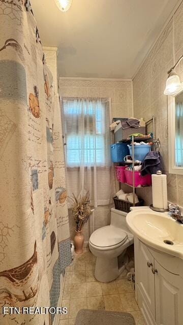 bathroom featuring tile patterned flooring, a shower with shower curtain, vanity, and toilet