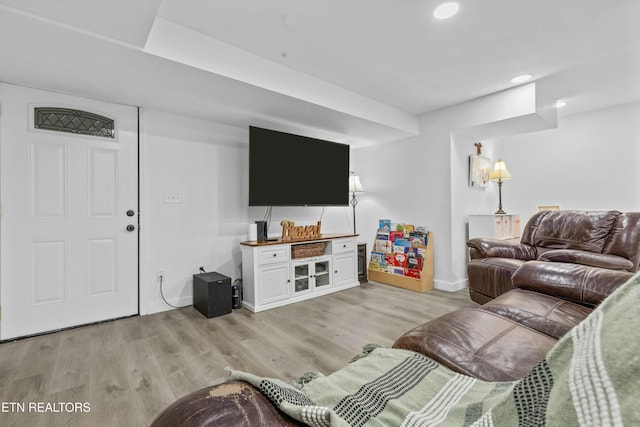 living area with light wood-type flooring, baseboards, and recessed lighting