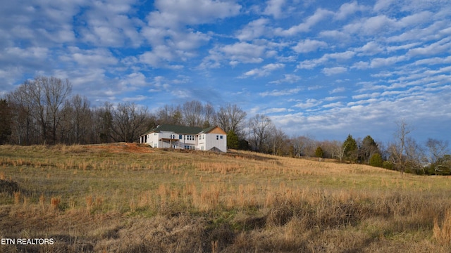 view of yard with a rural view