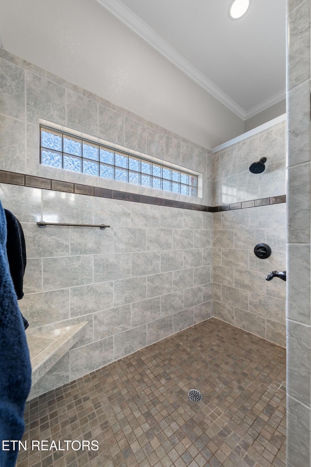 full bath with plenty of natural light, tiled shower, and crown molding