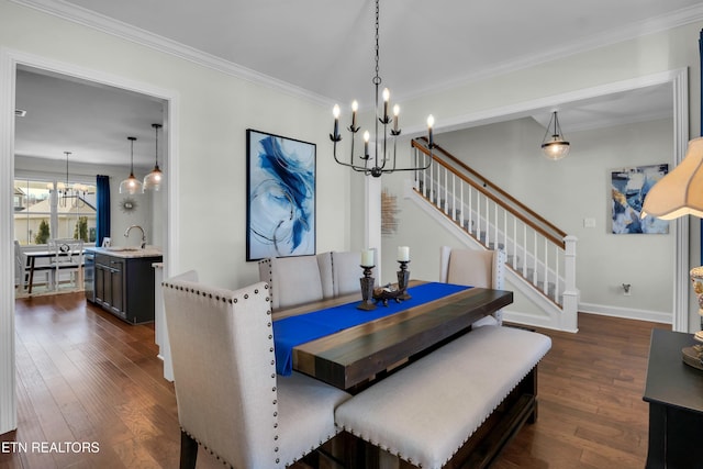 dining room featuring crown molding, dark wood-style flooring, and a notable chandelier