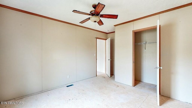 unfurnished bedroom featuring a ceiling fan and crown molding