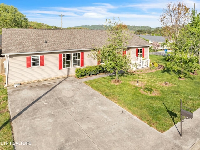 902 Oak Village Ct, Dandridge, TN 37725 - ranch-style house with driveway, roof with shingles, and a front yard