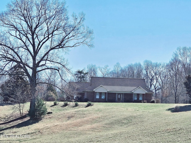 view of front of house with a front lawn