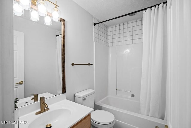 full bathroom featuring a textured ceiling, shower / bath combo with shower curtain, vanity, and toilet