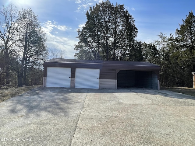 view of detached garage