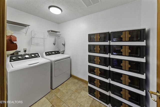 washroom featuring visible vents, a textured ceiling, laundry area, independent washer and dryer, and baseboards