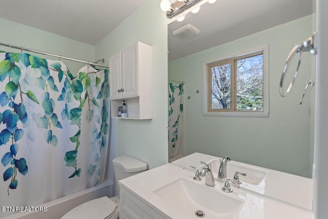 bathroom with visible vents, vanity, toilet, and shower / tub combo with curtain