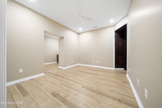 empty room featuring visible vents, baseboards, light wood-style flooring, recessed lighting, and ceiling fan