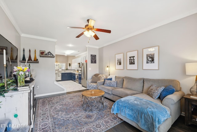 living room with baseboards, dark wood-style flooring, ceiling fan, and crown molding