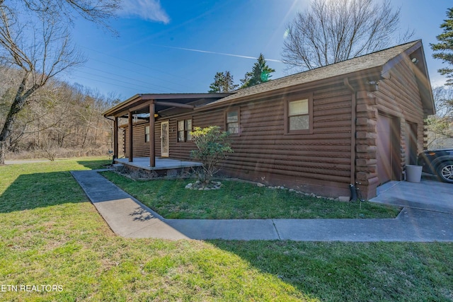 log cabin featuring a porch, log siding, and a front lawn