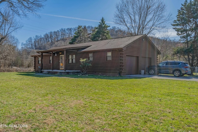 log-style house with roof with shingles, a porch, a front yard, log exterior, and a garage