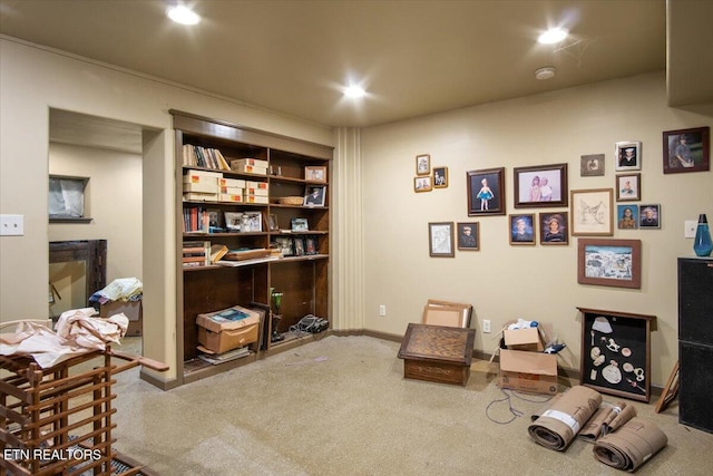 sitting room with baseboards and recessed lighting