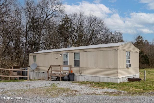 manufactured / mobile home with cooling unit