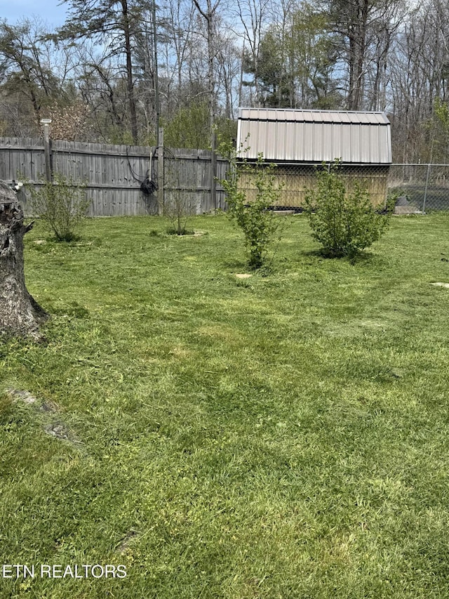 view of yard featuring fence