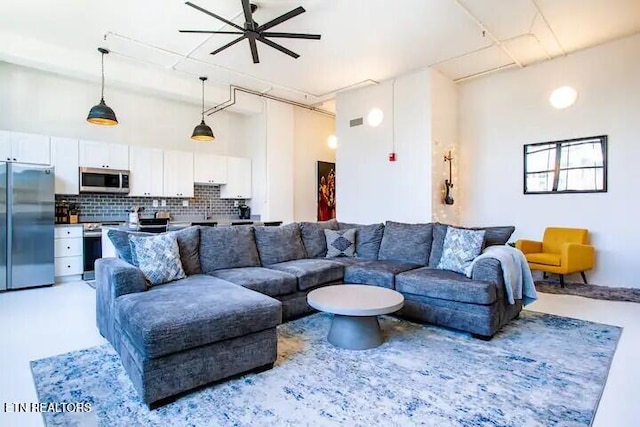 living area featuring a ceiling fan