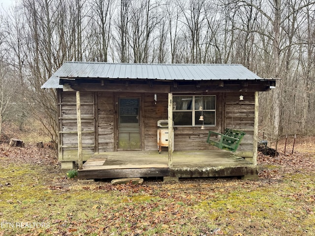 view of outdoor structure with an outbuilding