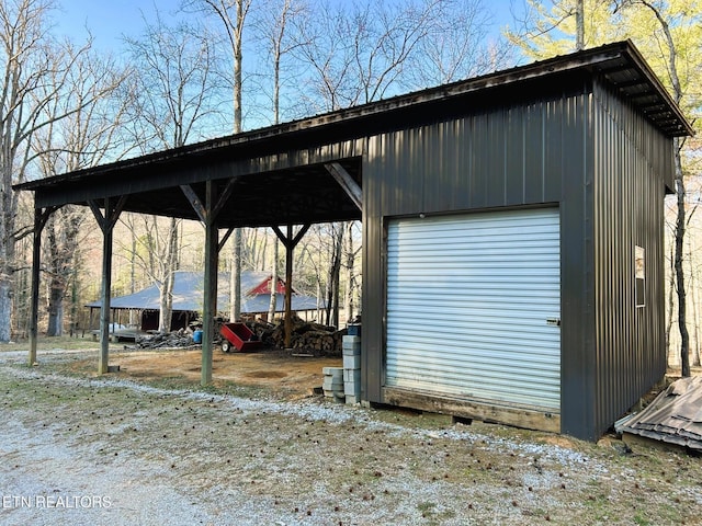 exterior space featuring an outbuilding