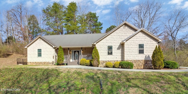 1313 Pleasant Hill Rd, Ten Mile, TN 37880 - ranch-style home featuring metal roof and a front lawn